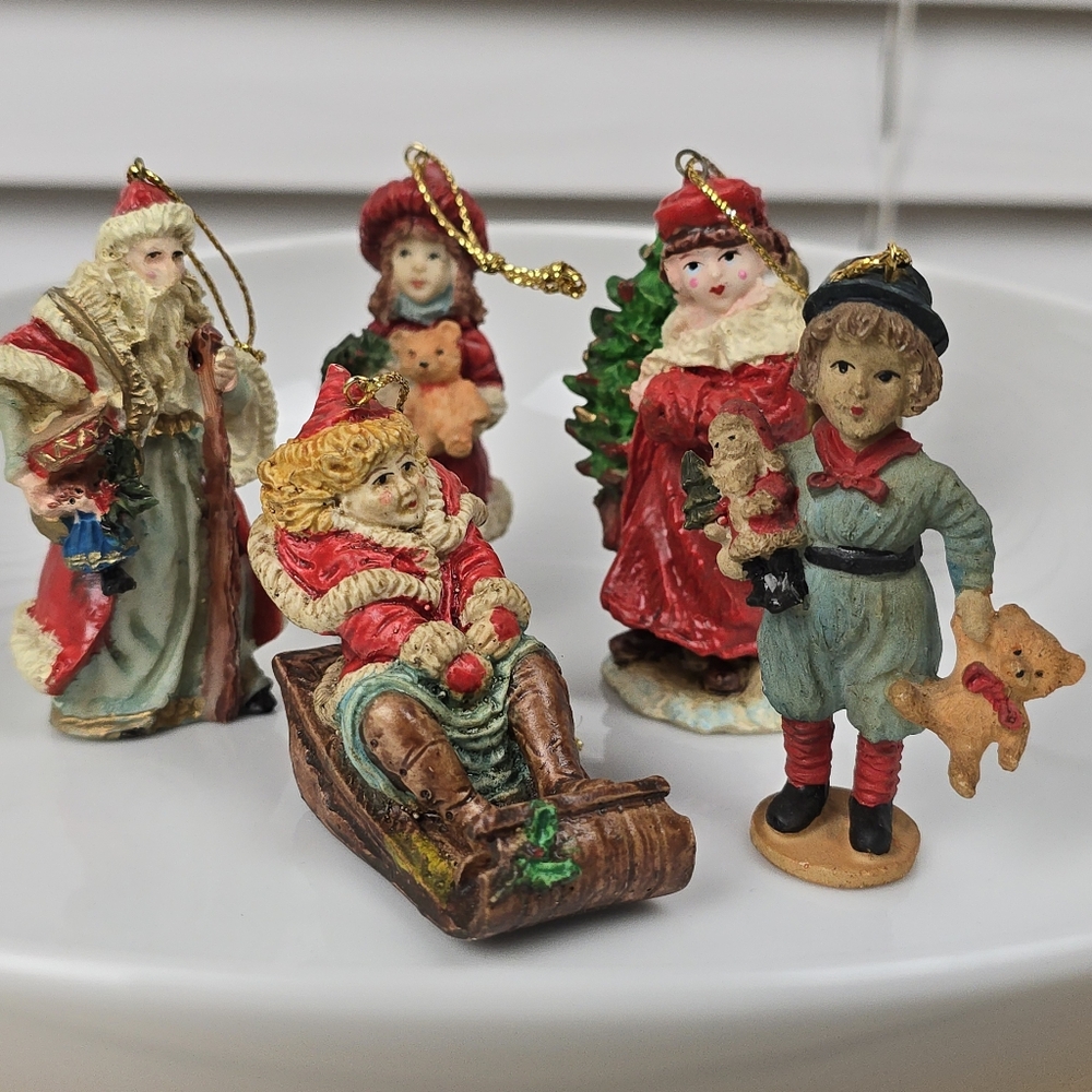 Vintage Holiday Figurine Set Made In Taiwan Republic Of China